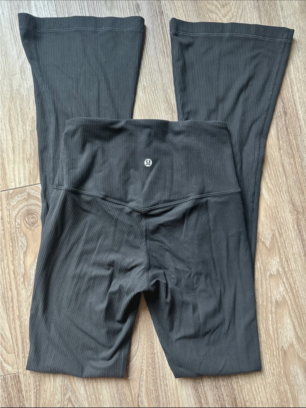 Lululemon Align High-Rise Ribbed Mini-Flared Pant 32"
Black
